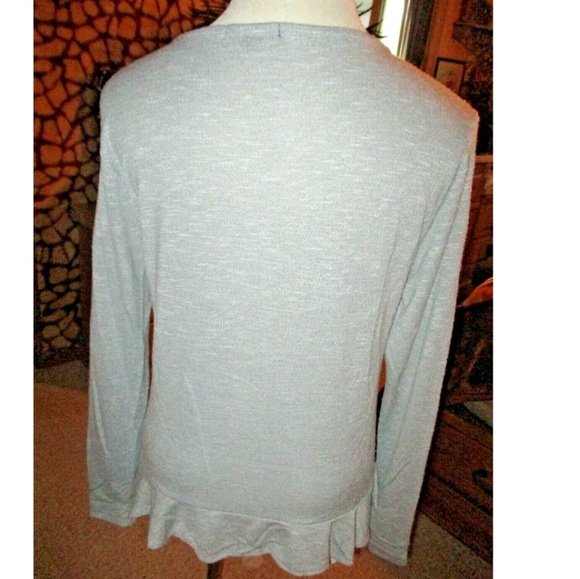 MORAL FIBER Gray Silver w/ White Pearl Bead Accents Ruffle Hem Light Sweater 1X - Picture 3 of 3